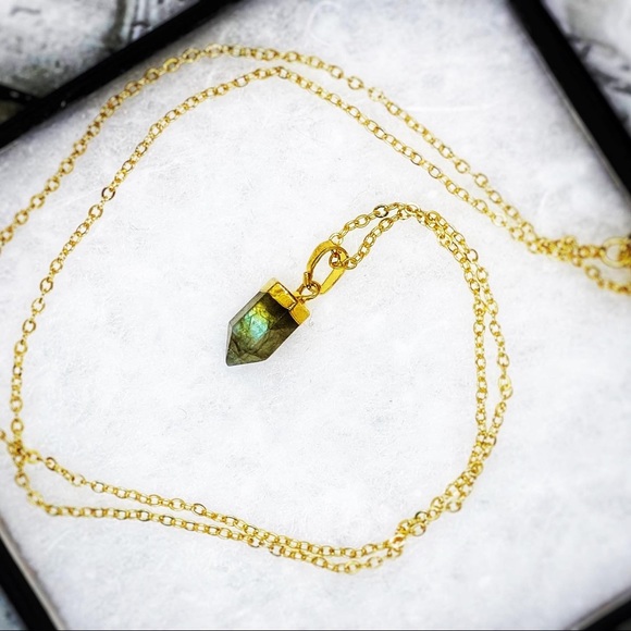 18K Labradorite Point Necklace - Picture 2 of 3